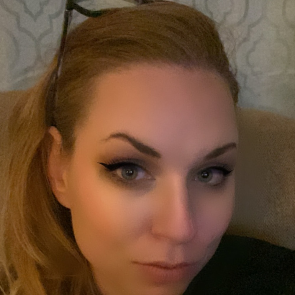 Meet your Posher, Larissa